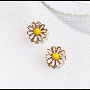 {Ocean Dreams} - Daisy Stud Earrings
